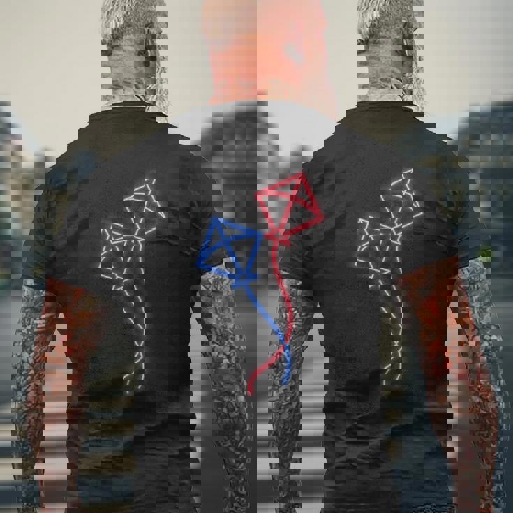 カイト フライング カイト ライディング ザ ウィンド カイト フライング プロフェッショナル メンズTシャツ バックプリント 高齢者への贈り物