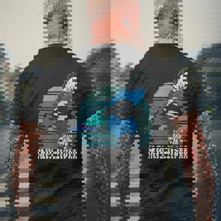 カササギ 鳥 動物 翼 バードウォッチング バーダー アウトドア 野鳥観察 メンズTシャツ バックプリント 高齢者への贈り物