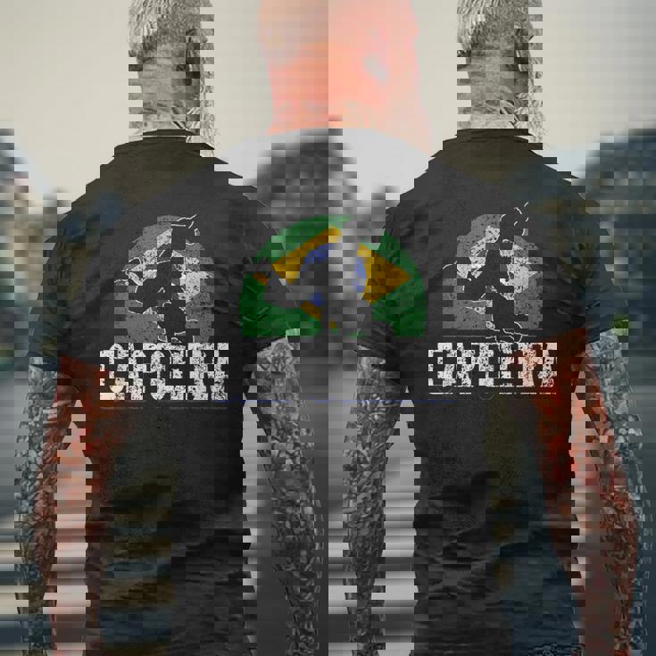 カポエイラ トレーニング ブラジル人 武道 趣味 カポエイラ メンズTシャツ バックプリント 高齢者への贈り物