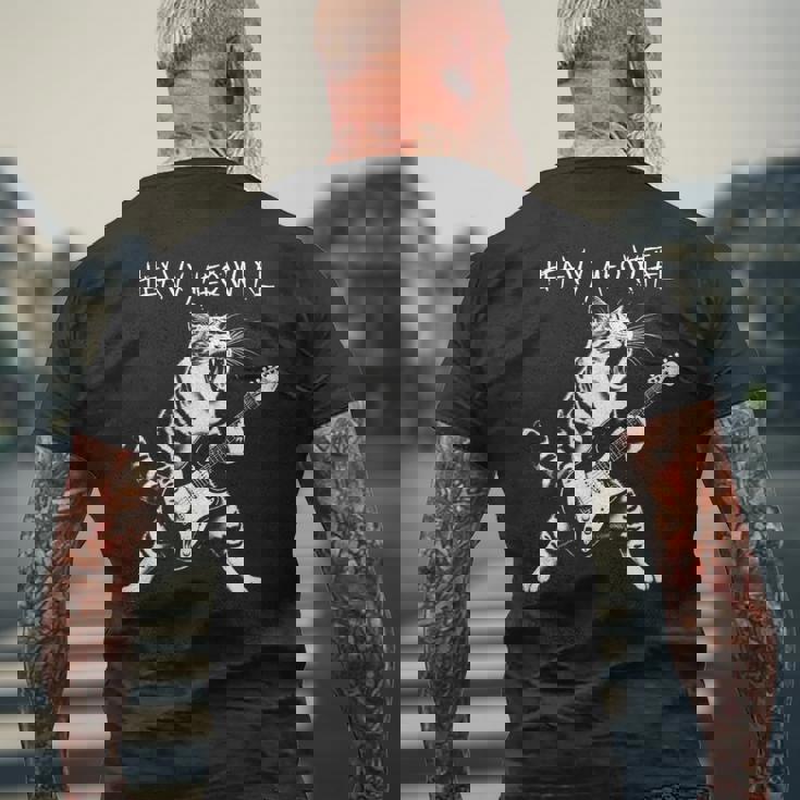 ギターを弾くクールな猫、ヘビーな「Meowtal」メタルパンクロックファン。 メンズTシャツ バックプリント 高齢者への贈り物