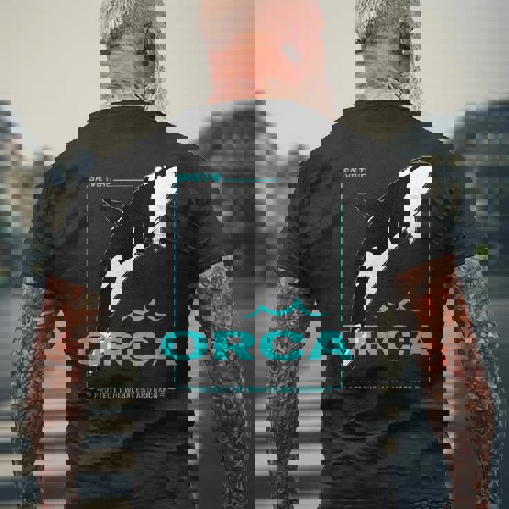 クジラと海を守るシャチ レトロなシャチのデザイン メンズTシャツ バックプリント 高齢者への贈り物