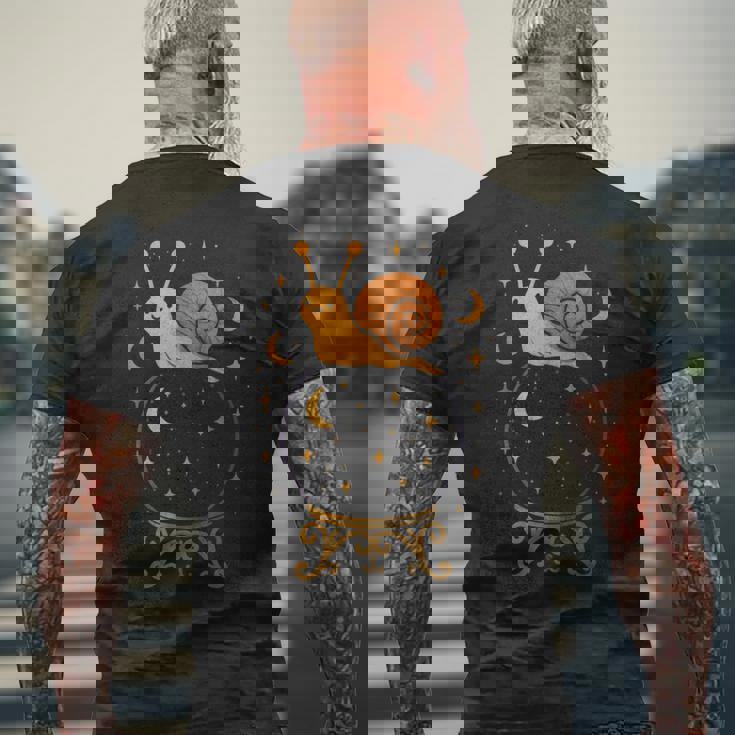 クリスタルボールスターのカタツムリ メンズTシャツ バックプリント 高齢者への贈り物