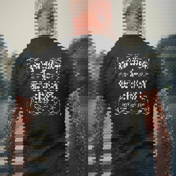 メンズ クールウイスキー飲む引用アイラ島ウイスキーピートオブマイハート メンズTシャツ バックプリント 高齢者への贈り物