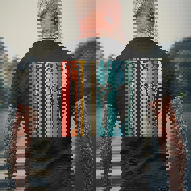 ゲット・フェード、バーバー・クリッパーズ、ファニー・バーバー メンズTシャツ バックプリント 高齢者への贈り物