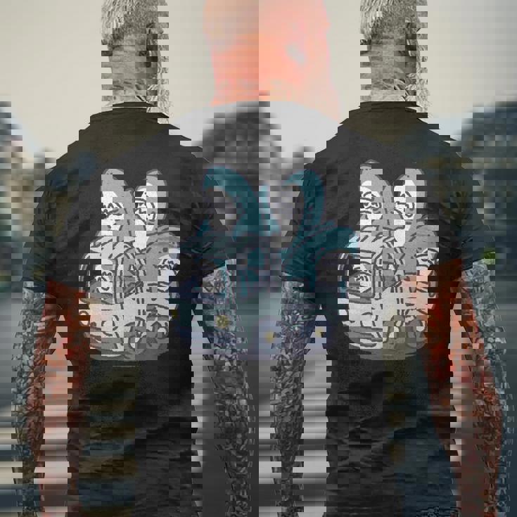 サメがたくさんトラックに 長袖tシャツ メンズTシャツ バックプリント 高齢者への贈り物