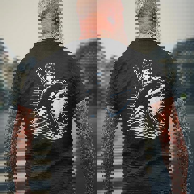 シャチに乗る猫 ファニー メンズTシャツ バックプリント 高齢者への贈り物