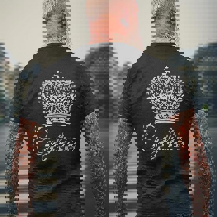 シンシア女王 女王 名前 王冠 リーガル プリンセス メンズTシャツ バックプリント 高齢者への贈り物