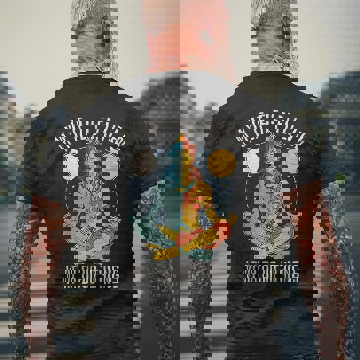 シヴァ。私の人生は良いことでいっぱいです。禅。ヨガ。 メンズTシャツ バックプリント 高齢者への贈り物