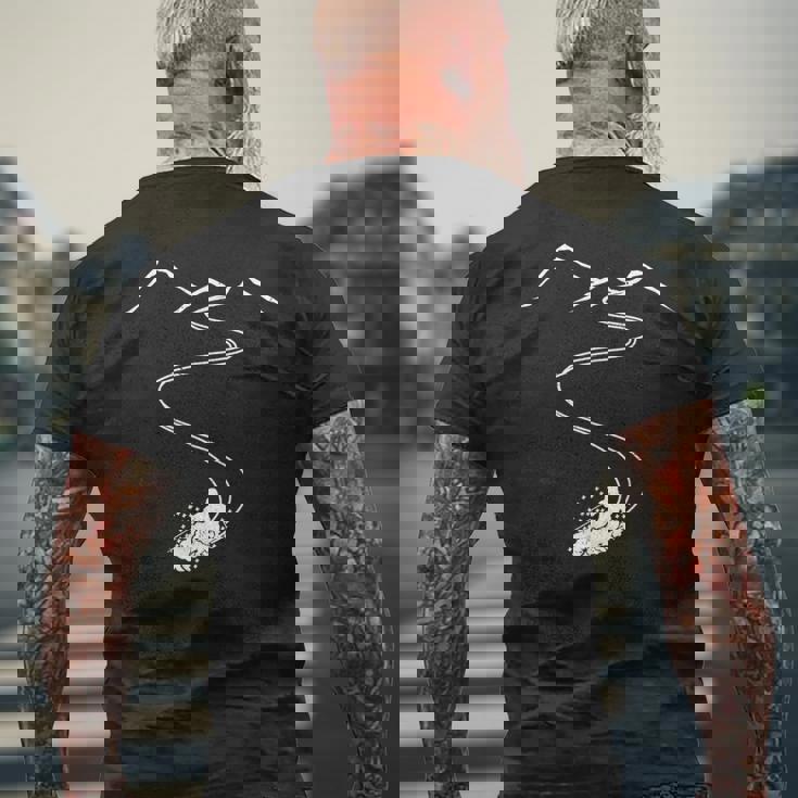 スキーやスキーツアー、スキーリフト用のスキーヤーフリーライダー。 メンズTシャツ バックプリント 高齢者への贈り物