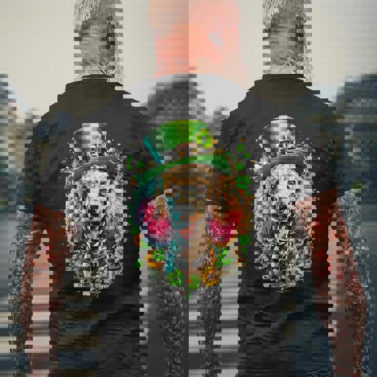 スタンダードプードル 犬 聖パトリックデー アートワーク メンズTシャツ バックプリント 高齢者への贈り物