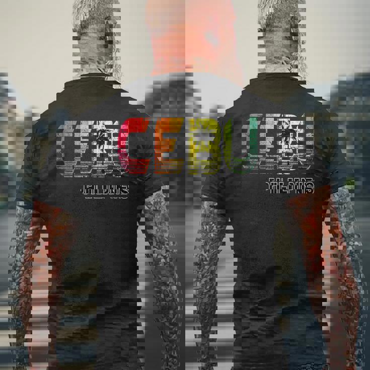 セブ島 フィリピンのセブ市 メンズTシャツ バックプリント 高齢者への贈り物