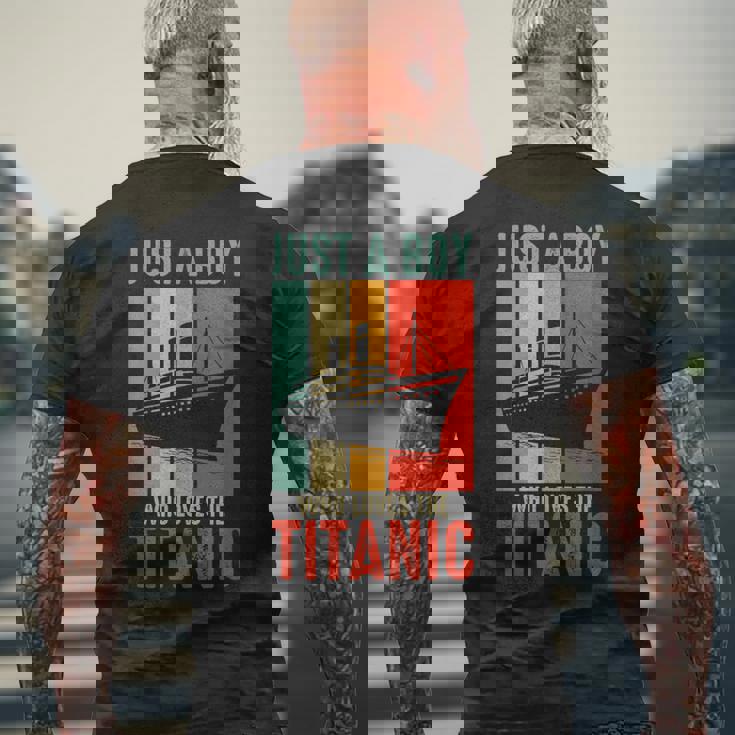 タイタニックボーイラブズ タイタニック ボーイズ タイタニック ボーイズ キッズ ユース メンズTシャツ バックプリント 高齢者への贈り物