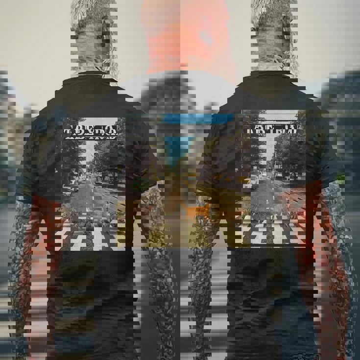 タビーロードクールタビーキャッツクロッシング メンズTシャツ バックプリント 高齢者への贈り物