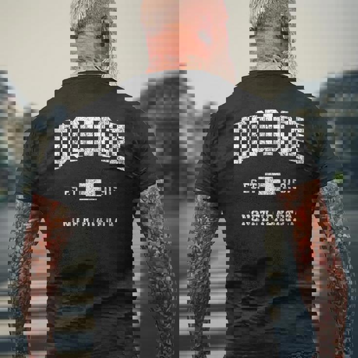 ダッジ ノースダコタ Nd ヴィンテージ アスレチック スポーツデザイン メンズTシャツ バックプリント 高齢者への贈り物