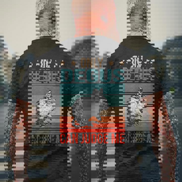 デグーは私を判断できる 齧歯類 デグー メンズTシャツ バックプリント 高齢者への贈り物