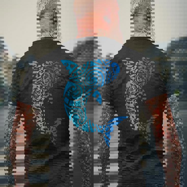 トライバルスタイル ハワイ マノ サメ 恋人 週間 ビーチギフト メンズTシャツ バックプリント 高齢者への贈り物