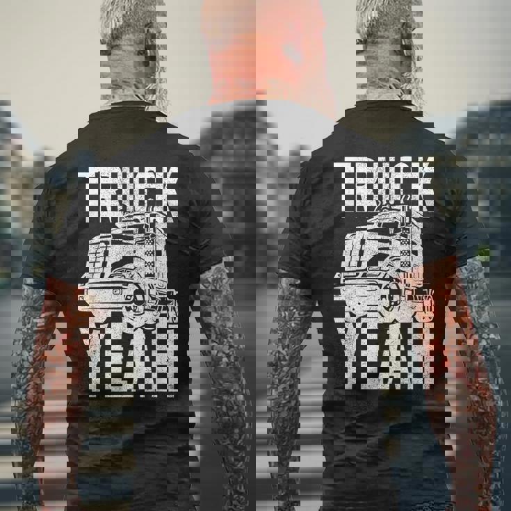 トラッカー 18輪トラック イェーピンク メンズTシャツ バックプリント 高齢者への贈り物