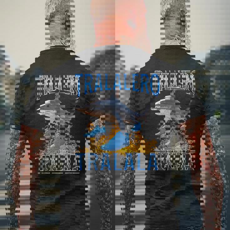 トララレロトララーラシャークミーム メンズTシャツ バックプリント 高齢者への贈り物