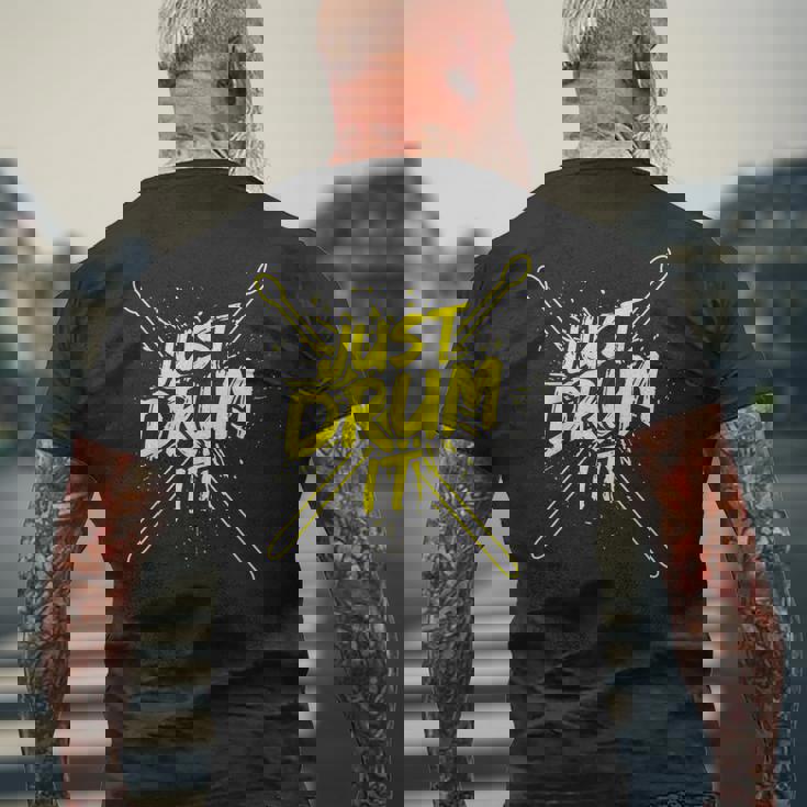 ドラムドラマーのドラマーミュージシャン衣装ドラマー メンズTシャツ バックプリント 高齢者への贈り物