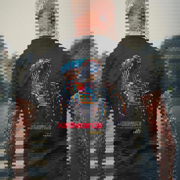 ネパール 自転車 リッチショウ お土産 ネパール カトマンズ メンズTシャツ バックプリント 高齢者への贈り物