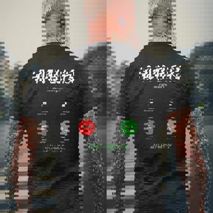ハンブルクが呼んでいて、私はドイツ旅行に行かなければならない 長袖tシャツ メンズTシャツ バックプリント 高齢者への贈り物
