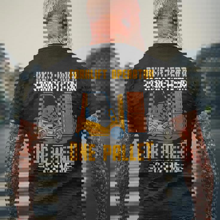 フォークリフト オペレーター レイジングバー パレット フォークリフトドライバー メンズTシャツ バックプリント 高齢者への贈り物