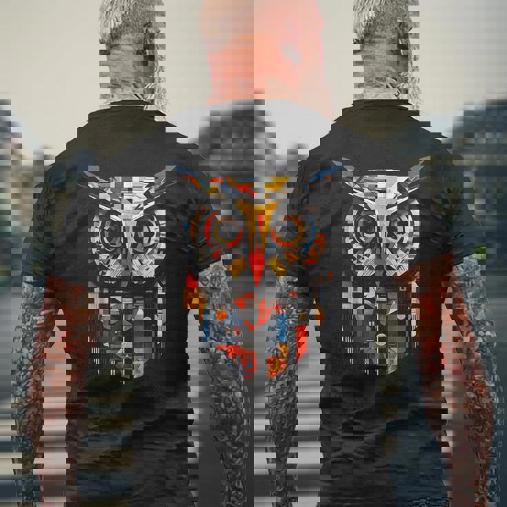 フクロウの恋人のアートワーク メンズTシャツ バックプリント 高齢者への贈り物