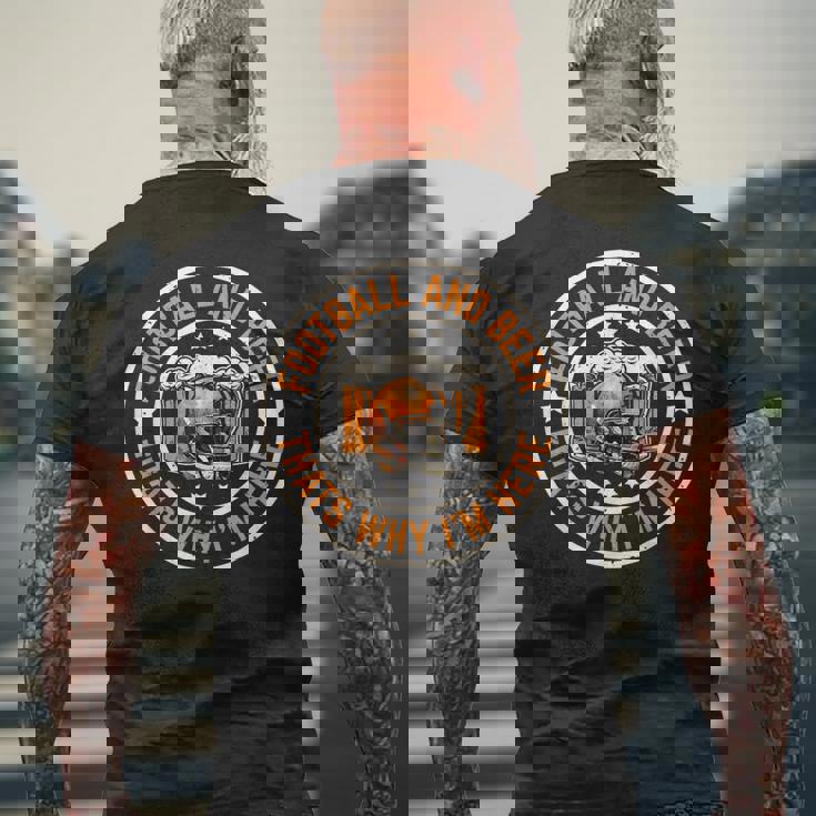 フットボールとビール、それが私がここにいる理由です アメリカンフットボール メンズTシャツ バックプリント 高齢者への贈り物