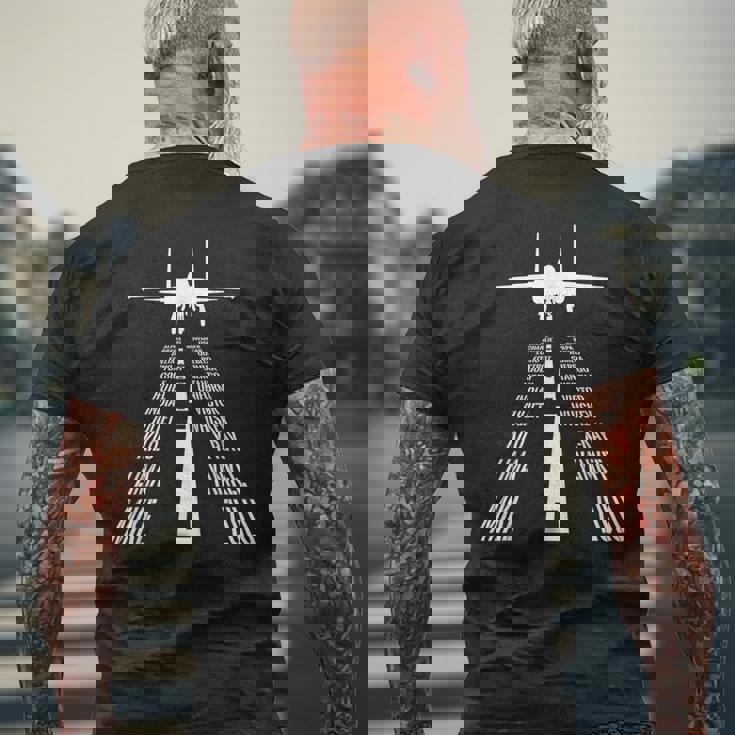 フライング F-15 イーグルパイロットランディング発音アルファベットランウェイ F15 メンズTシャツ バックプリント 高齢者への贈り物