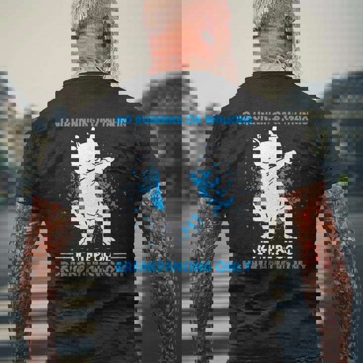 ブレイクダンス走ったり歩いたりしない面白いダンス動物 メンズTシャツ バックプリント 高齢者への贈り物