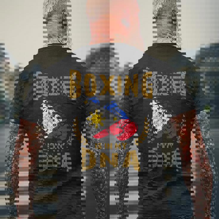 ボクシングは私の Dna にある フィリピン国旗のボクシング グローブ メンズTシャツ バックプリント 高齢者への贈り物