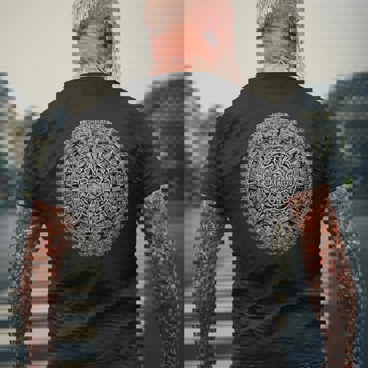 マヤ暦 マヤアステカ メキシコ 太陽 石 古代アステカ メンズTシャツ バックプリント 高齢者への贈り物