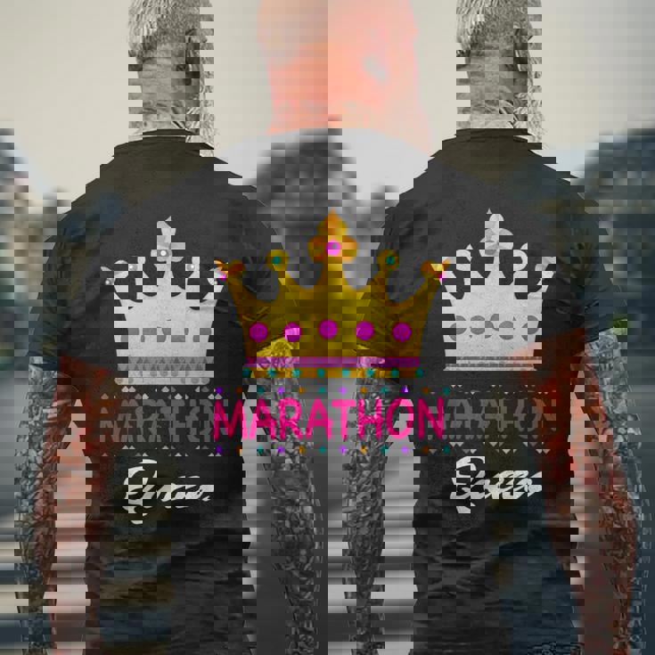 マラソン クイーン ランナー ランニング マラソン 好き 面白い メンズTシャツ バックプリント 高齢者への贈り物