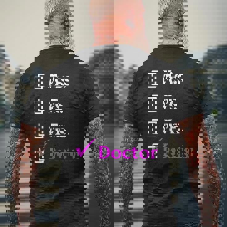ミス・ミセス・ドクター メンズTシャツ バックプリント 高齢者への贈り物