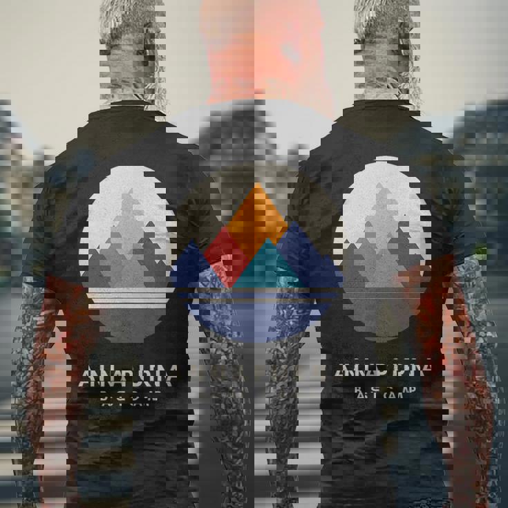 ミニマルなアンナプルナベースキャンプ 山モチーフ ハイキング メンズTシャツ バックプリント 高齢者への贈り物