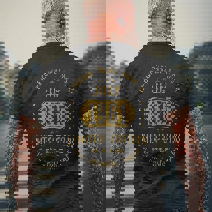 レジェンドは1961年七月生まれ 誕生日 メンズTシャツ バックプリント 高齢者への贈り物