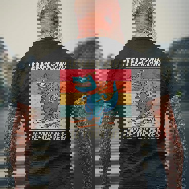 レトロ かわいい 漫画 恐竜 スキーヤー テレマーク スキー メンズTシャツ バックプリント 高齢者への贈り物