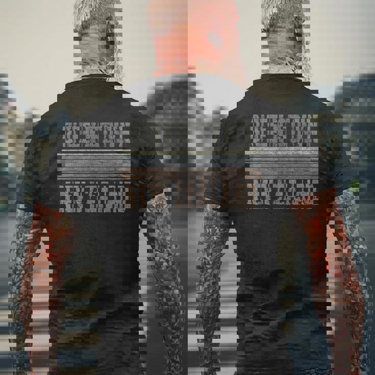 レトロ クイーンズタウン ニュージーランド メンズTシャツ バックプリント 高齢者への贈り物