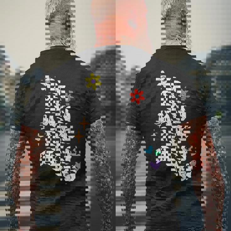 レトロ グルーヴィーなイム 優子 やってる ゆうこ こと おもしろい 母の日 メンズTシャツ バックプリント 高齢者への贈り物