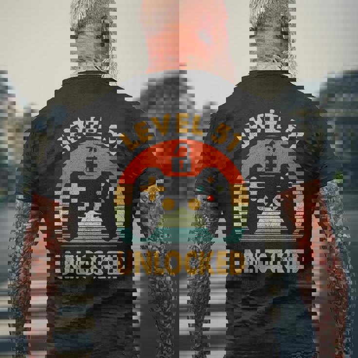 レベル51アンロック レトロヴィンテージ51歳の誕生日ゲームゲーマー メンズTシャツ バックプリント 高齢者への贈り物