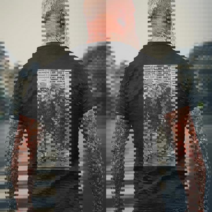 ローラースケートモンキーチンパンジーヴィンテージチンパンジーファニーモンキー メンズTシャツ バックプリント 高齢者への贈り物