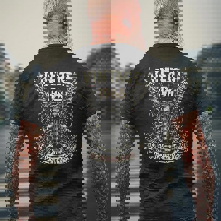 ヴィンテージ 1966年 1966年生まれ 58歳の誕生日 オートバイバイカー メンズTシャツ バックプリント 高齢者への贈り物