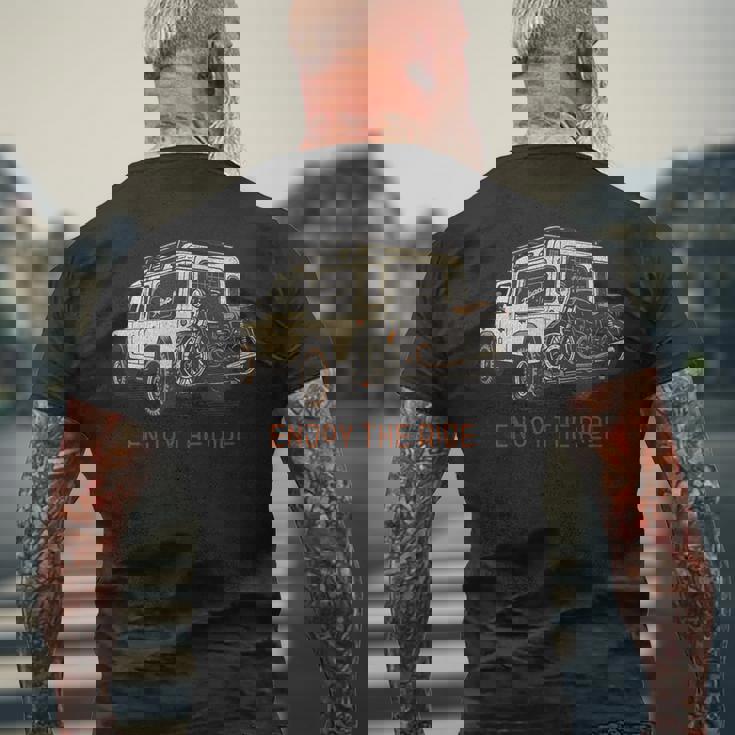 ヴィンテージ オフロード アドベンチャー ロードトリップ バイク イラストレーション メンズTシャツ バックプリント 高齢者への贈り物