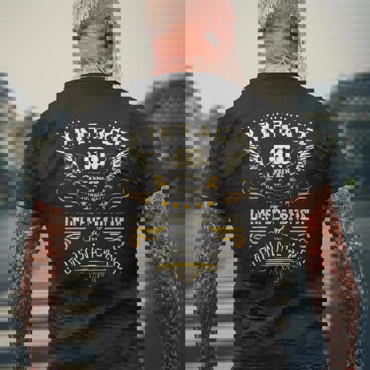 ヴィンテージ 限定版 おもしろ 60歳 ギフト 還暦 メンズTシャツ バックプリント 高齢者への贈り物