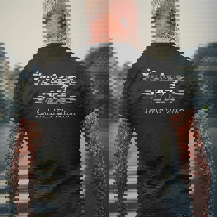 ヴィンテージ1956クラシックカー 70歳の誕生日 メンズTシャツ バックプリント 高齢者への贈り物