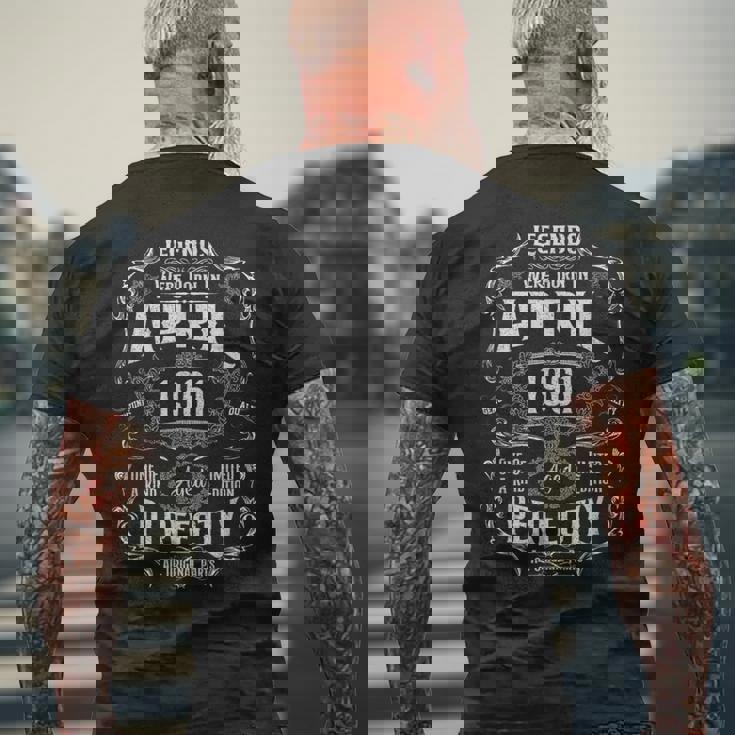 ヴィンテージ65歳の誕生日レジェンドは1961年4月に誕生しました。 メンズTシャツ バックプリント 高齢者への贈り物