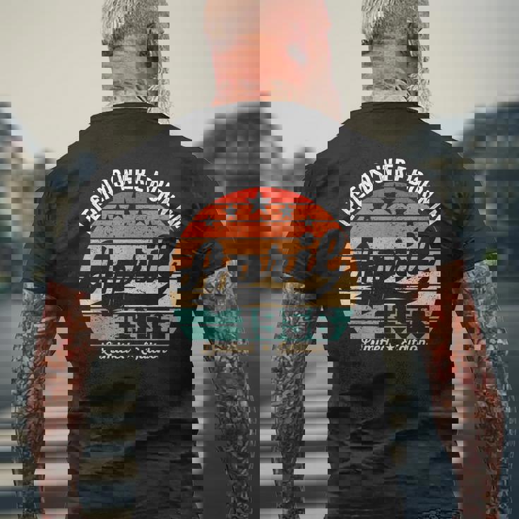 ヴィンテージ70歳の誕生日の伝説は1956年4月に誕生しました。 メンズTシャツ バックプリント 高齢者への贈り物