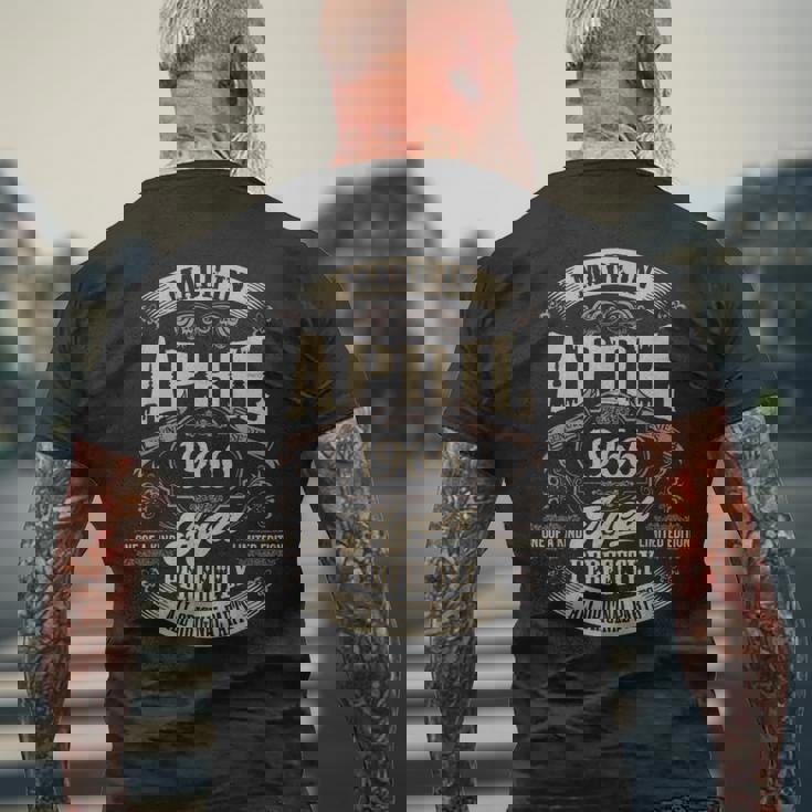 ヴィンテージ還暦伝説 1966年4月 60歳の贈り物 メンズTシャツ バックプリント 高齢者への贈り物