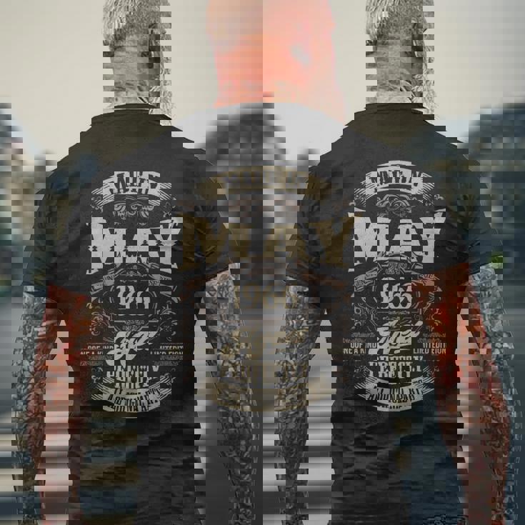 ヴィンテージ還暦伝説 1966年5月 60歳の贈り物 メンズTシャツ バックプリント 高齢者への贈り物