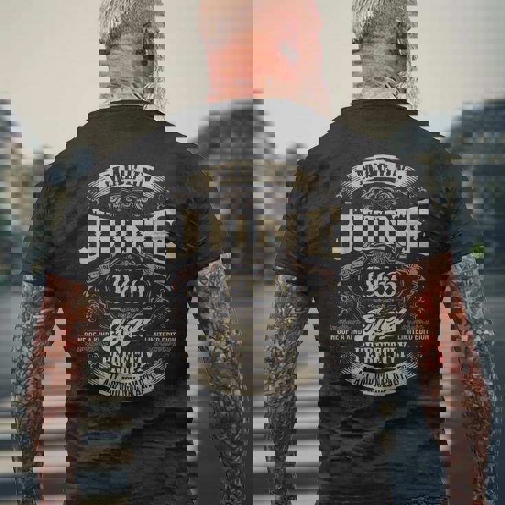 ヴィンテージ還暦伝説 1966年6月 60歳の贈り物 メンズTシャツ バックプリント 高齢者への贈り物